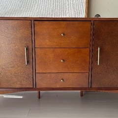 ミッドセンチュリー系サイドボードの画像