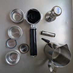 デロンギ エスプレッソマシン（付属品付き）｜2019年購入の画像