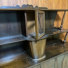 アンティークキャビネットの画像