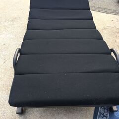 JM20471S)シングルベッド 折りたたみ式 幅：約90cm  高さ：約37cm 奥行：約200cm 中古品【取りに来られる方限定】の画像