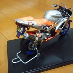 タミヤ製プラモデル、完成品、ケース入りの画像