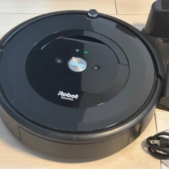 【三軒茶屋で引き渡し】ロボット掃除機 Roomba e5（動作良好・付属品あり）の画像