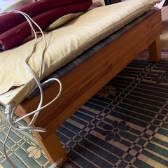 木製ベッドの画像