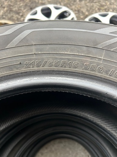 タイヤ　YOKOHAMA  iceGUARD iG60 215/65 R16 2021年製 冬タイヤ　4本