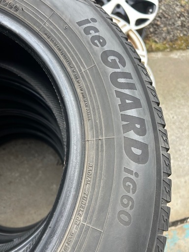 タイヤ　YOKOHAMA  iceGUARD iG60 215/65 R16 2021年製 冬タイヤ　4本