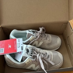 新品！ニューバランススニーカー23.5センチの画像