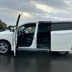 フリップダウンモニター付き☆フル装備☆月々1.5万円〜分割払い可❗️車検2年付き！大人気☆日産 エルグランド☆7人乗り☆HDDナビ☆DVD見れます☆ETC☆便利なバックカメラ☆ドラレコ付きのフル装備☆両側電動スライドドア☆クルーズコントロール搭載☆ステアリングスイッチ☆ウィンカーミラー☆フル装備☆純正アルミ☆事故修復歴無し☆車内広々三列シート‼️の画像