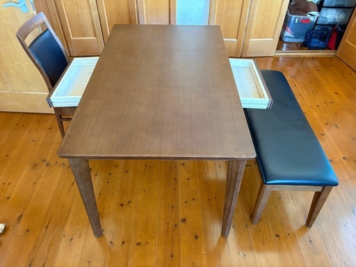 ダイニングテーブル