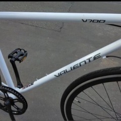 Valiente V700 クロスバイク 🔁6段切替 💡ライト付の画像