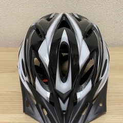 GIANT エアロダイナミックヘルメット ホワイト/ブラック(size M–L)の画像