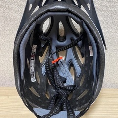 GIANT エアロダイナミックヘルメット ホワイト/ブラック(size M–L)の画像