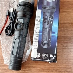 【抱き合わせ割引あり】新品未使用LED懐中電灯　スマホ充電も可の画像