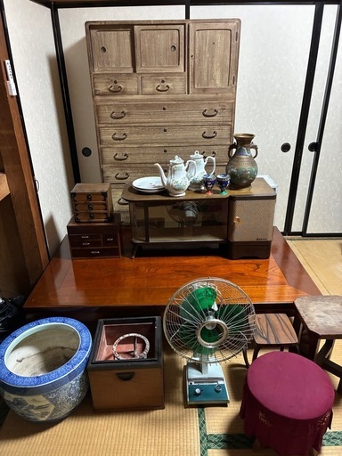 昭和レトロ家具・家電・雑貨まとめ売り（箪笥・扇風機・火鉢・テレビ台など）