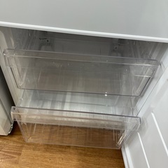 「安心の1年保証付。【２ドア冷蔵庫 ニトリ NTR-140WH 2022年製 140L 48L ヘコミ・ドアポケットワレ】取りに来れる方限定。」 の画像