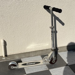 Razor キックボード シルバーの画像
