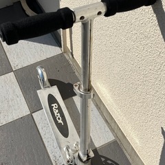 Razor キックボード シルバーの画像