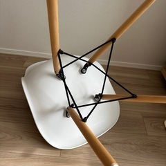 イームズチェア風の椅子の画像