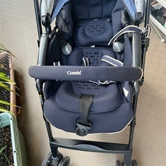 combi AB型ベビーカー
の画像