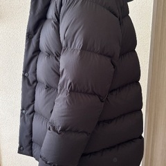 ほぼ新品ルルレモンのメンズダウンジャケット黒の画像