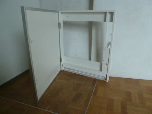 【中古】展示品 洗面ミラー 照明 扉付 1面鏡 幅630×高さ750×厚み70mm 洗面所 内装 リフォーム ※日焼け有