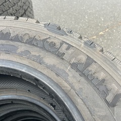 225.80.17.5.4t用スタッドレスタイヤの画像