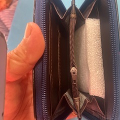 ラブブ柄の財布の画像