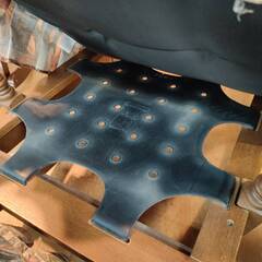 【愛品倶楽部柏店】飛騨産業 ロッキングチェア&オットマン 穂高 キツツキマーク 布日焼け&座ゴム劣化有り 現状要確認!!の画像