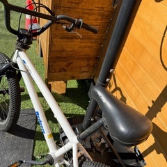  HILAND ハイランド BMXバイク 20インチ BMX自転車 スタントアクション 初心者に最適 高炭素鋼フレーム トライアルバイク ホワイトの画像