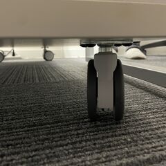 オフィスデスクセット（デスク、サイドデスク、サイドキャビネット、パーテーションS）の画像