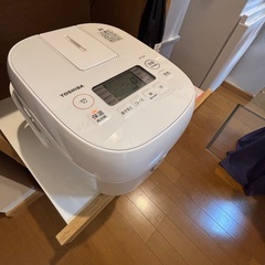 ニトリのダブルベッド 洗濯機 冷蔵庫 カーテン ガス台 照明器具3個 食器などの画像