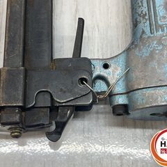 【中古】日立 25mm ベビタッカ 現状品(おさえながらじゃないと打てません)【ハンズクラフト沖縄豊見城店】の画像