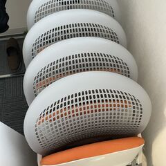 オフィスチェア（オレンジ色）の画像