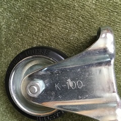 未使用　キャスター2個　直径100mmの画像