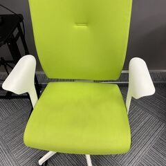オフィスチェア（グリーン色）の画像