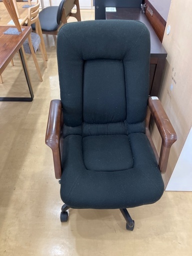 【軽トラック貸出サービス有】ワークチェア KARIMOKU XSO980BW キャスター付　ｹﾀﾞﾏ･ﾖｺﾞﾚ有　ファブリック　ブラック