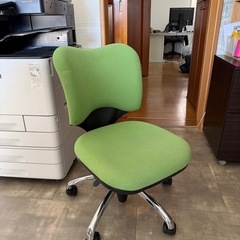 椅子キャスター付の画像