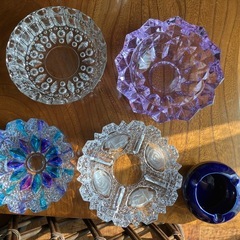 ガラスの灰皿の画像