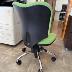 椅子キャスター付の画像
