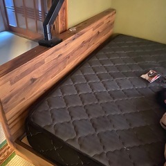 クイーンベッドの画像