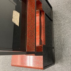 赤い漆塗りの鏡台の画像