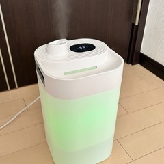 加湿器　イルミネーション付き　手入れ簡単の画像