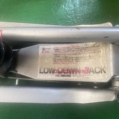 ローダウンジャッキとジャッキスタンドの画像