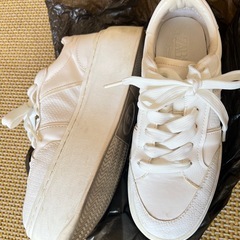 【無料】【女性限定引き渡し】adidasスニーカー＆ZARAスニーカーの画像