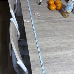 セットの食卓と椅子の画像