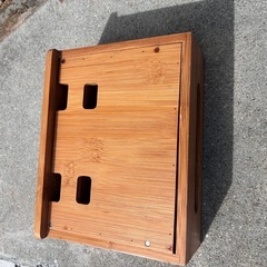 スマホ タブレット 充電スタンド ケーブル収納の画像