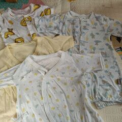 ベビー50〜60サイズ　短肌着5枚 長肌着9枚  西松屋　長肌着1枚だけミキハウス 写真は長肌着のみ　詰め合わせの画像