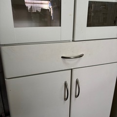 食器棚 カップボードの画像