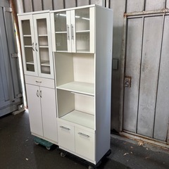 食器棚 カップボードの画像