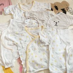 ベビー50〜60サイズ　短肌着5枚 長肌着9枚  西松屋　長肌着1枚だけミキハウス 写真は長肌着のみ　詰め合わせの画像