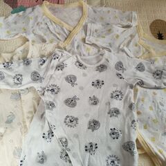 ベビー50〜60サイズ　短肌着5枚 長肌着9枚  西松屋　長肌着1枚だけミキハウス 写真は長肌着のみ　詰め合わせの画像